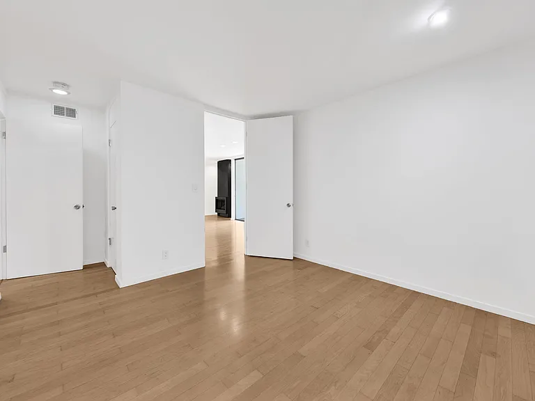 1147 N Clark St #206 — Photo 22