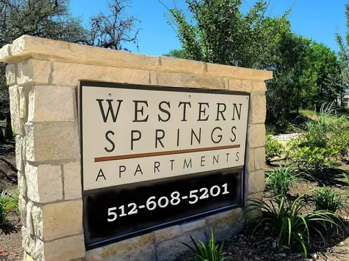 Western Springs Apartments Photo 1