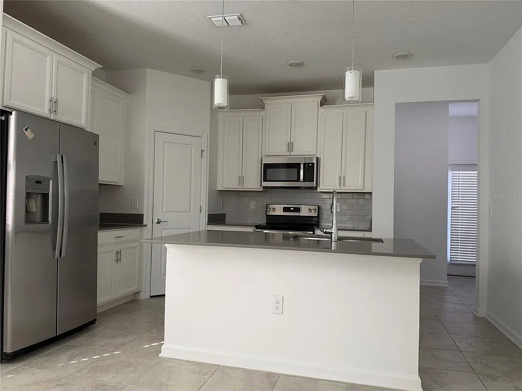 4 bed, 3.0 bath, 1880 sqft, $2,900 — Photo 3