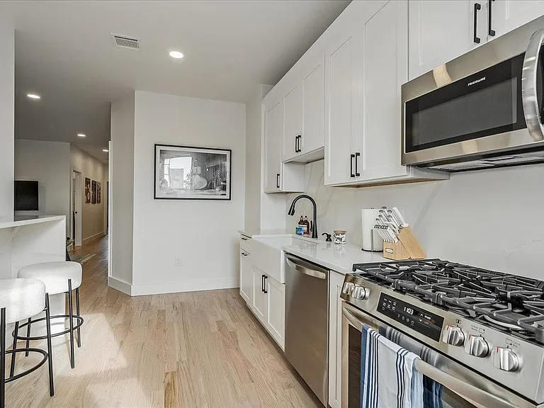 97-99 Zabriskie St #3R — Photo 9