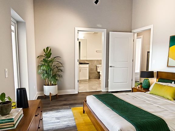 4th image of 3817-45 N Broadway St #3833-224