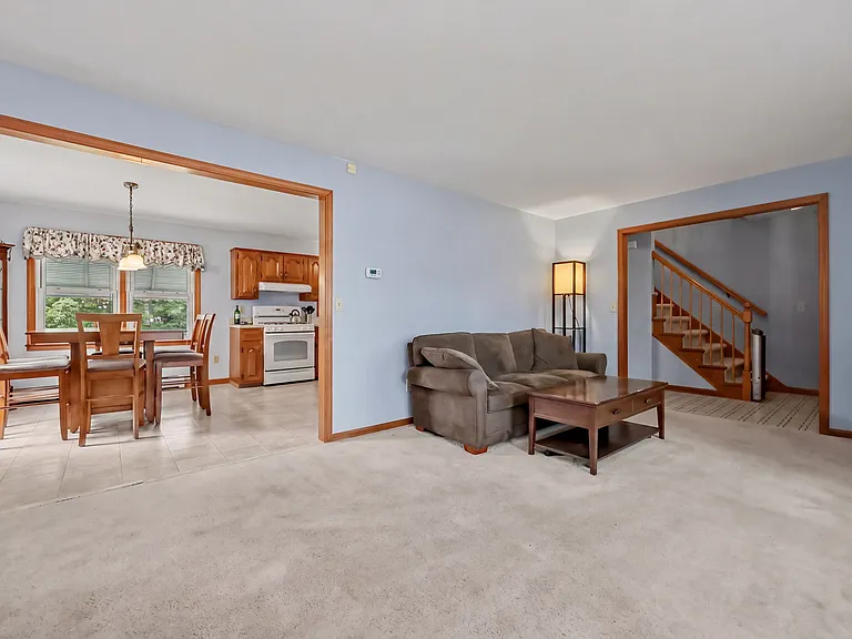 275 York St — Photo 4