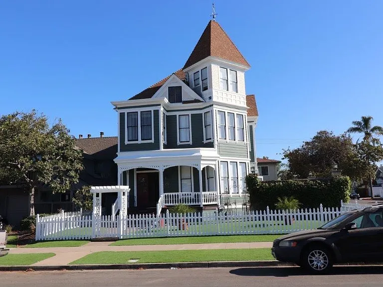 C Ave — Photo 1