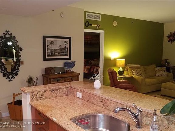 5th image of 1819 SE 17th St APT 1004