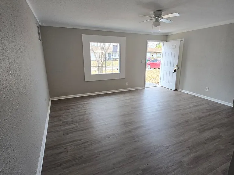 1140 Saint Rose Ln — Photo 10