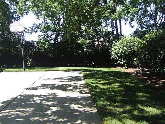 4th image of 557 Whispering Pines Ave