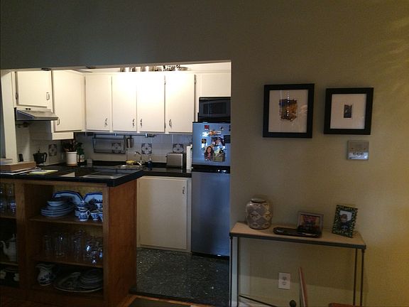 4th image of 407 W 40th St APT 4B
