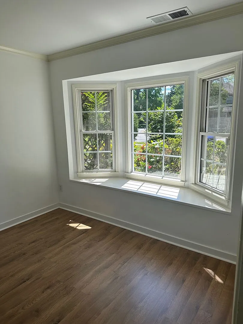 Beautifully Renovated Townehome In Washington Square! — Photo 3