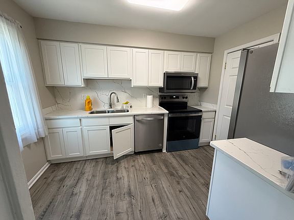 5th image of 9051 Silver Maple Ct