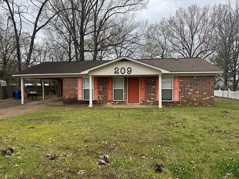 1st image of 209 Oak Ln