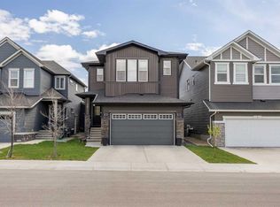 10 SW Evansfield Grn NW, Calgary, AB T3P 1J9
