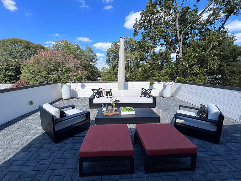 669 E Ave NE #A — Photo 42