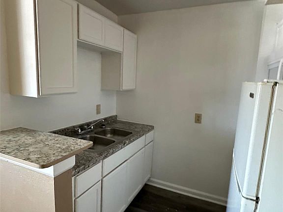 5th image of 516 Holiday Dr #52
