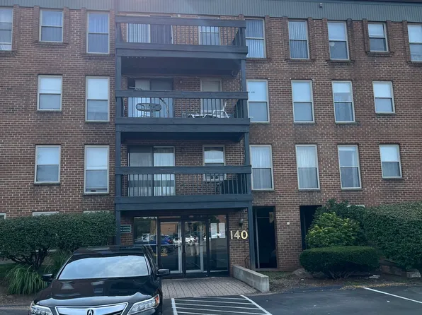 140 Kane Street #D9, West Hartford, CT 06119