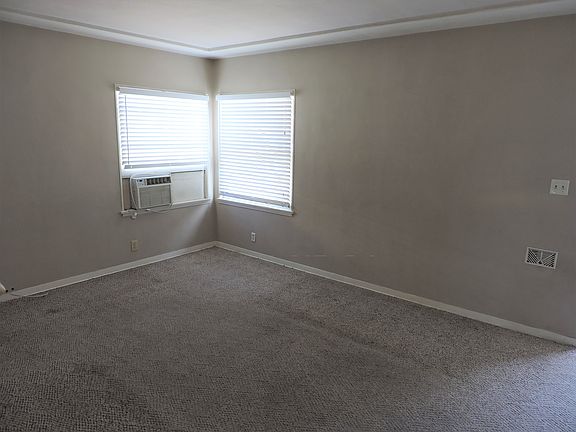 3rd image of 818 Oakdale Ave