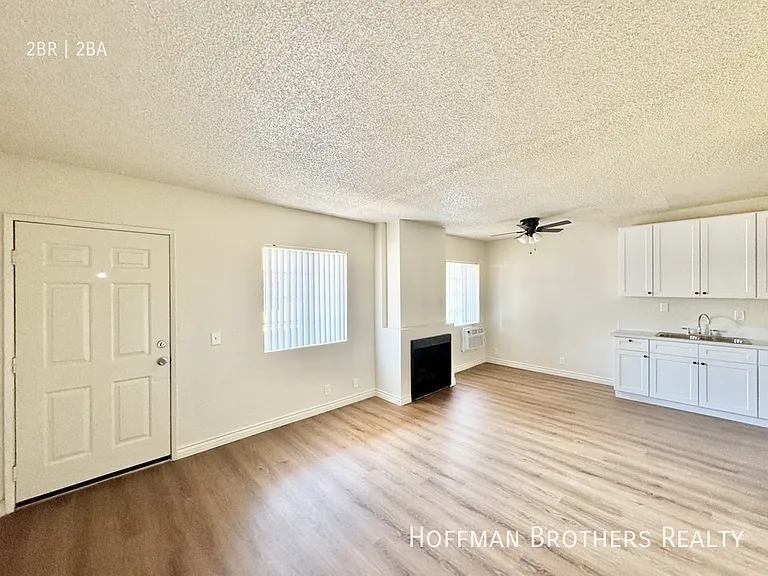 15552 Nordhoff St #105 — Photo 2