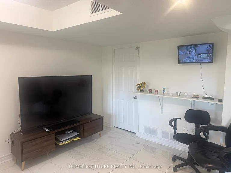 92 Knotwood Cres #BASEMENT — Photo 6