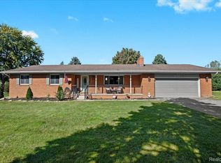 7677 McClements Rd, Brighton, MI 48114