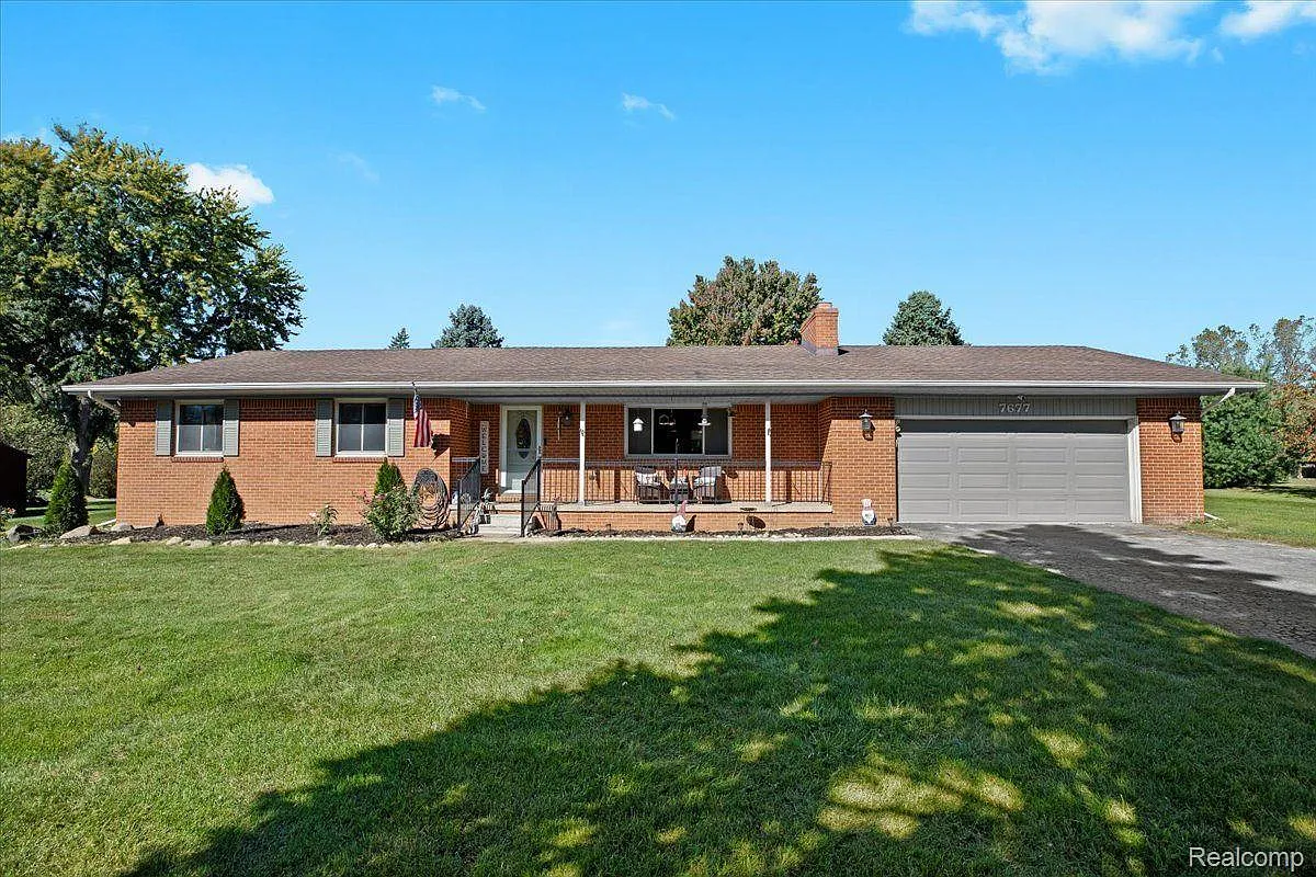 7677 McClements Rd photo 1
