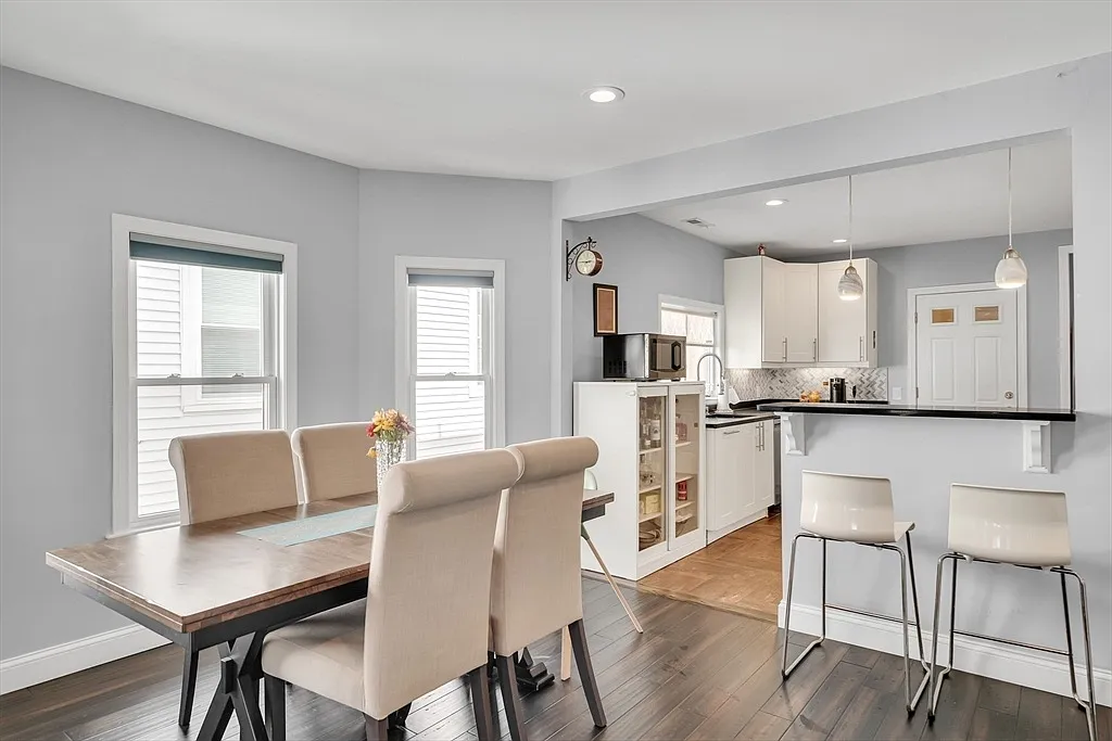 4 bed, 1910 sqft, $4,700 — Photo 3