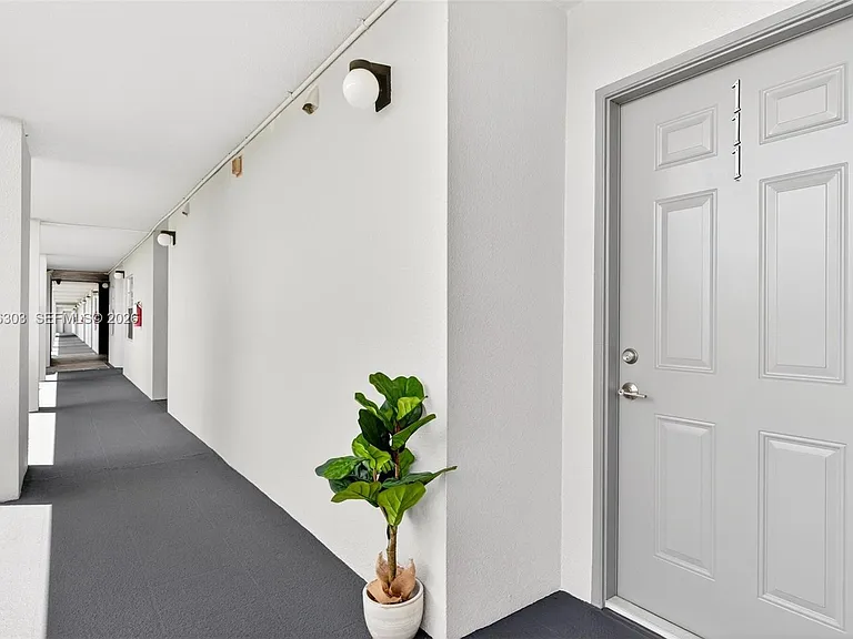 1400 SW 124th Ter #111Q — Photo 1