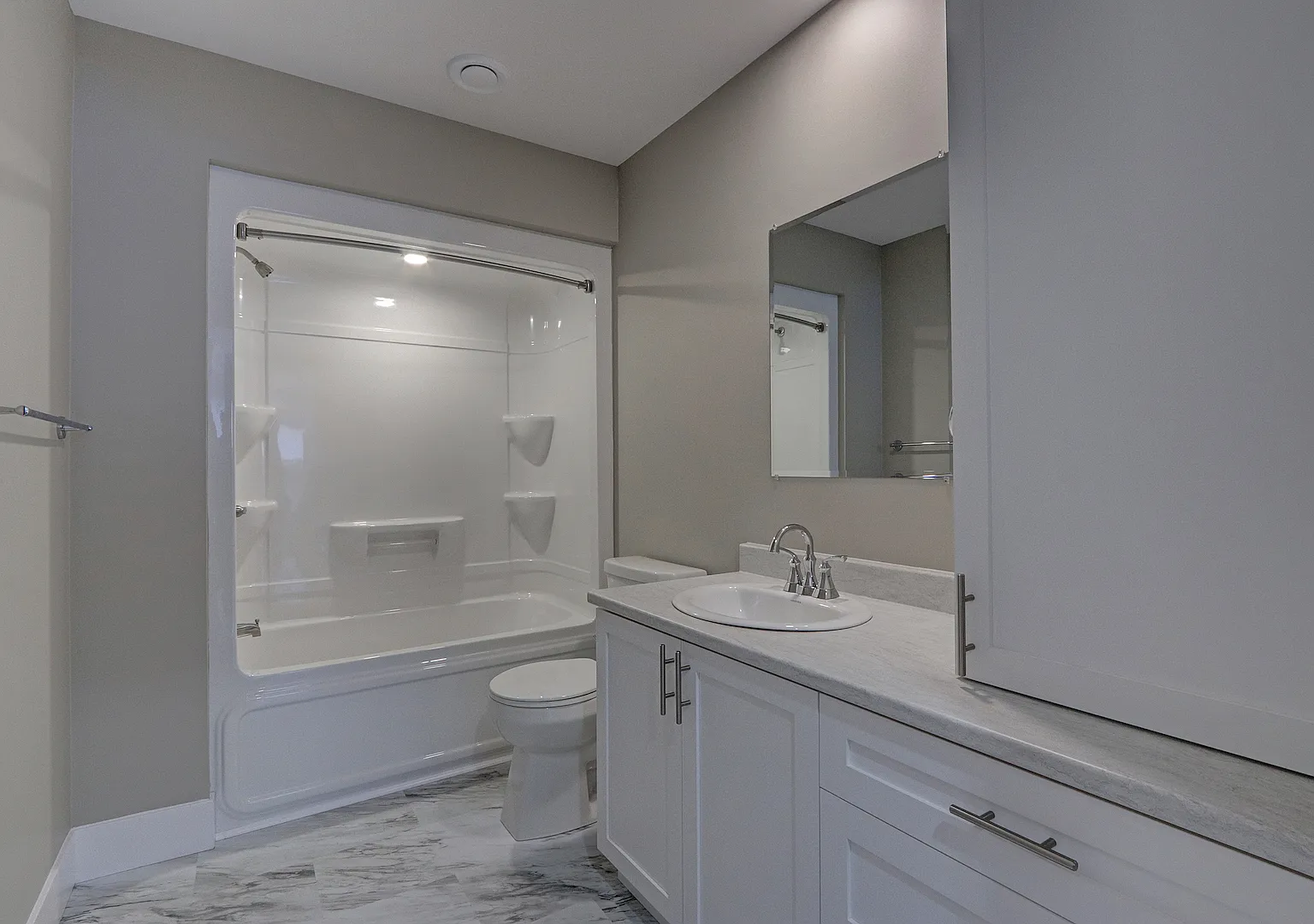 3 bed, 3.5 bath, 2060 sqft, $2,200 — Photo 3