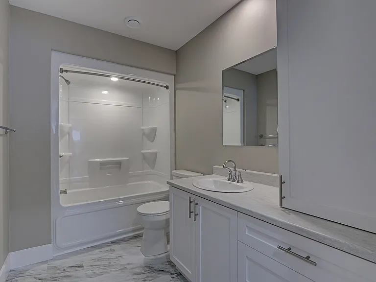 780 Hillcrest Dr #6 — Photo 3