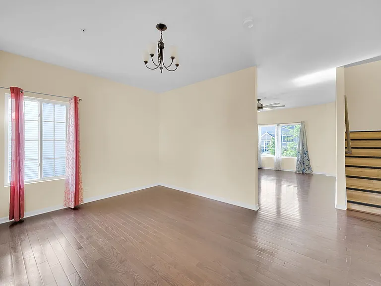 1476 Manning Ave — Photo 15