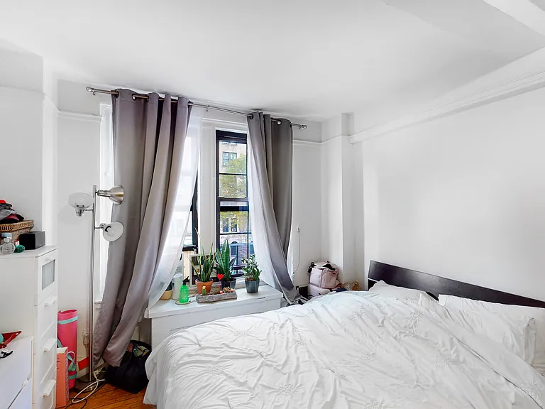 50 W 72nd St #303 — Photo 4