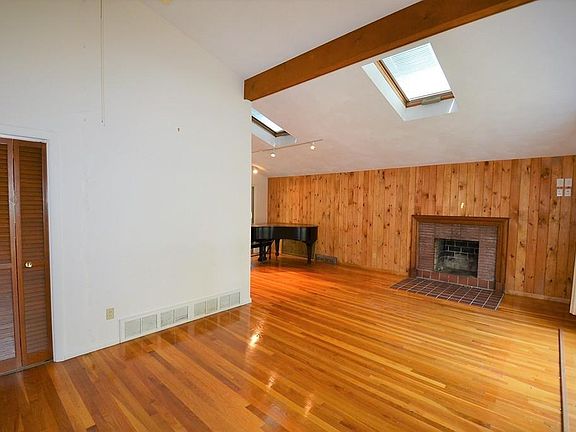 2nd image of 158 Barton Dr