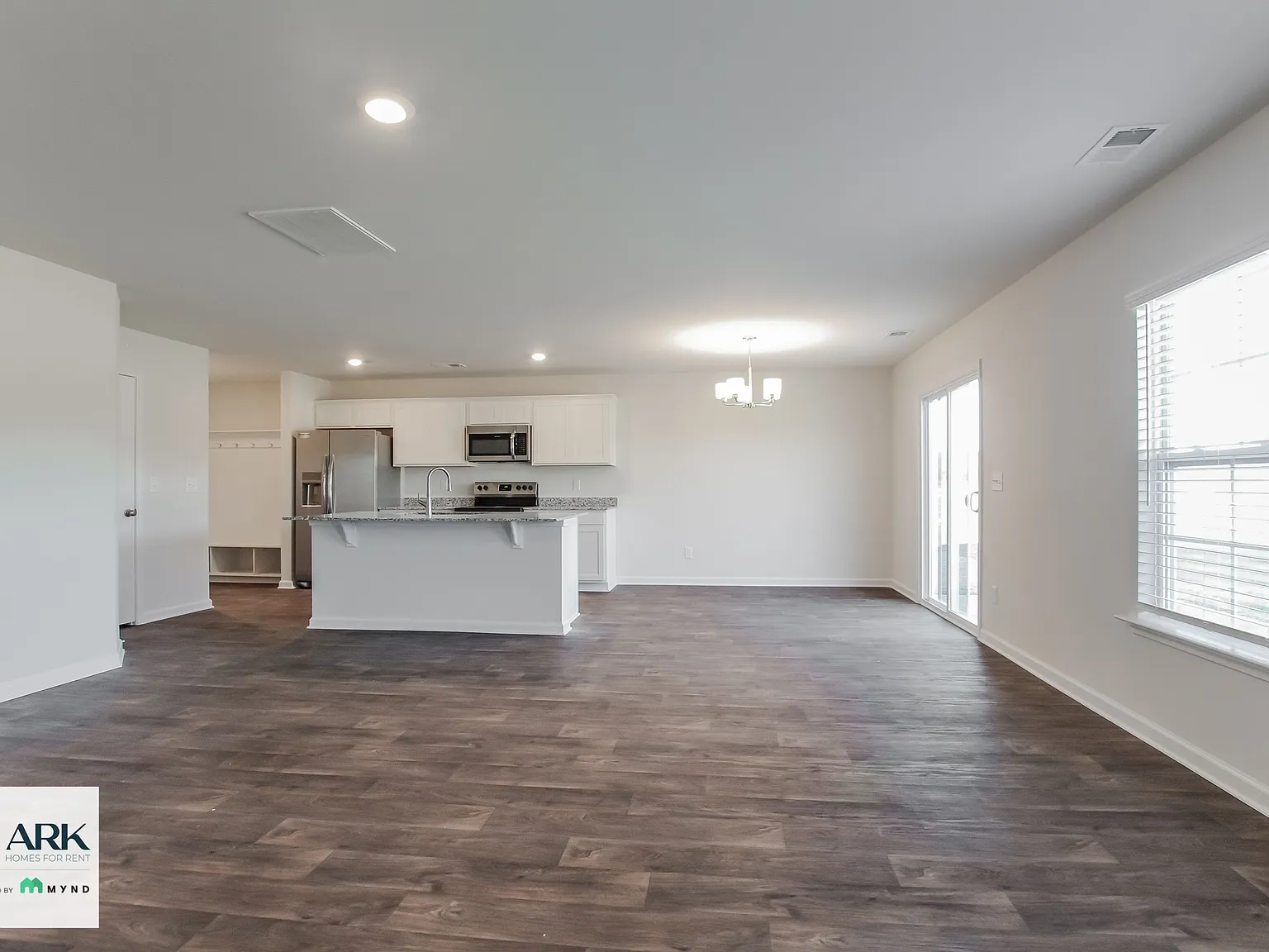 4 bed, 2.5 bath, 2075 sqft, $1,944 — Photo 3