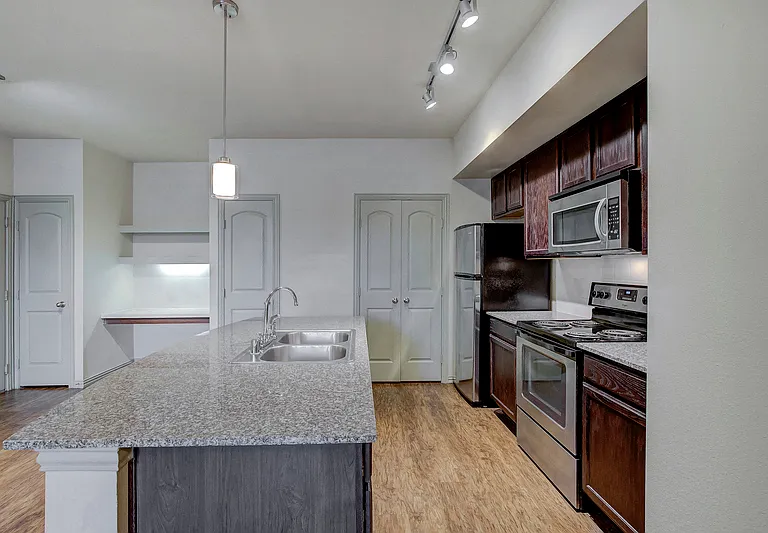 Summercrest Burleson Apartments — Photo 5