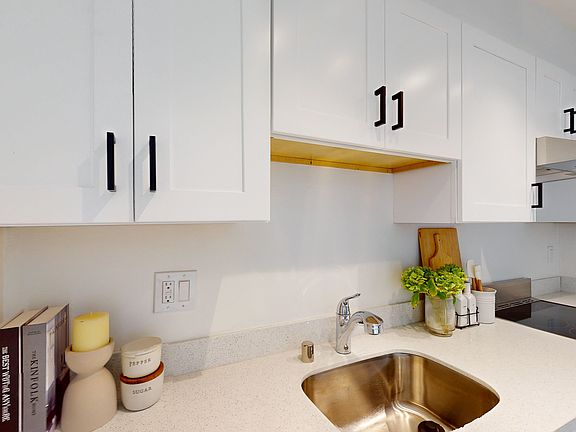 5th image of 2976 Washington St #4