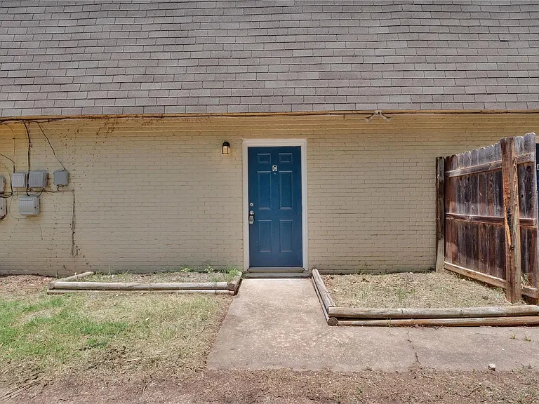 5002 Blue Spruce Cir #C — Photo 4