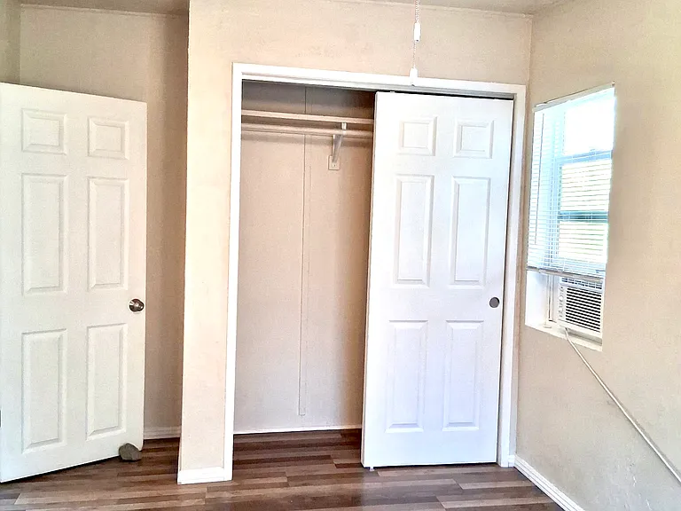 1246 Oak St — Photo 10