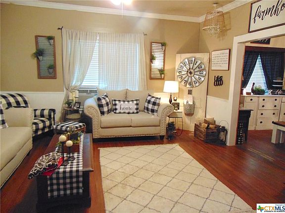 4th image of 305 N Pecan