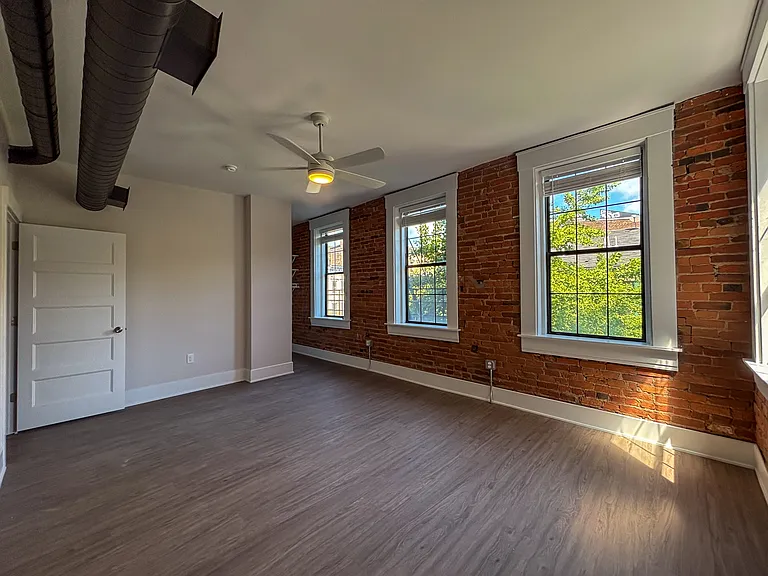 1318 Main St #1 — Photo 3