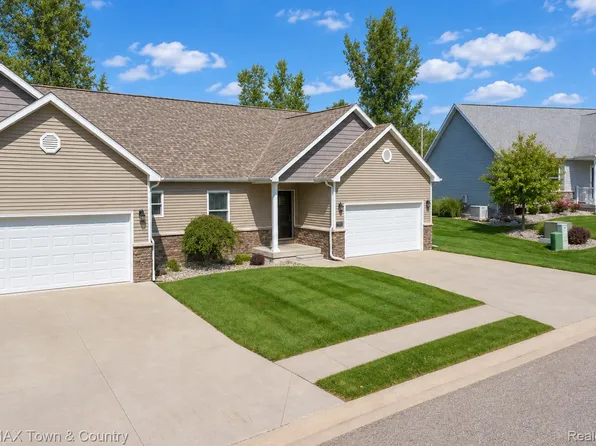 7070 Cambridge Dr Unit 12, Flushing, MI 48433