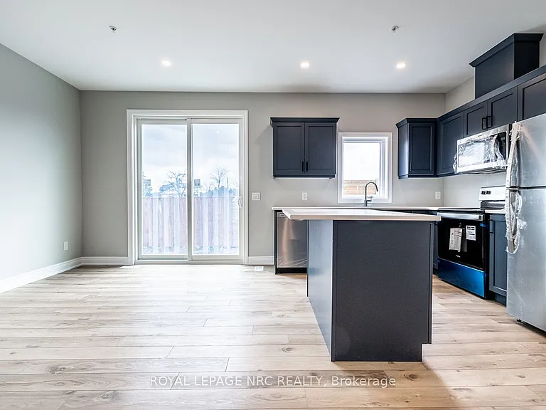 121A Moffatt St #21 — Photo 6