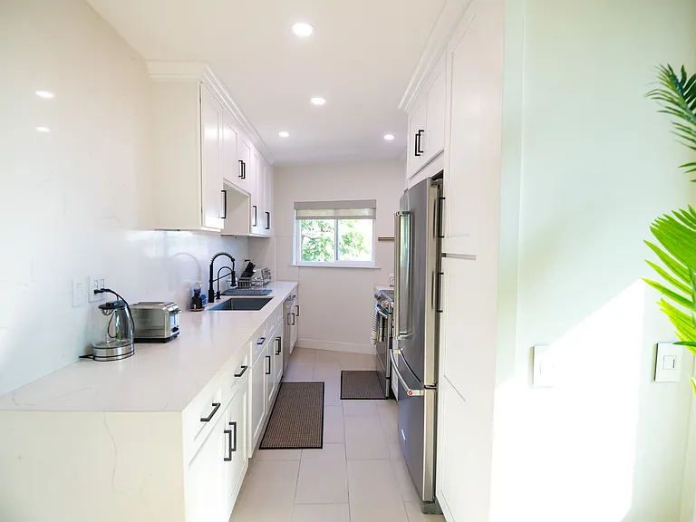 8401 Fountain Ave #4 — Photo 15