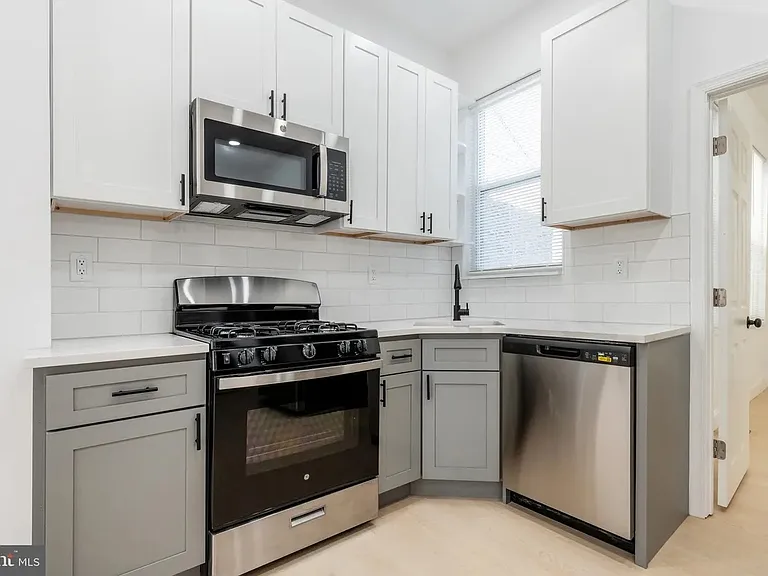 703 N 43rd St #1 — Photo 5