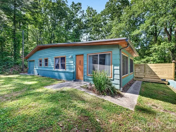 147 Longview Dr, Hendersonville, NC 28791