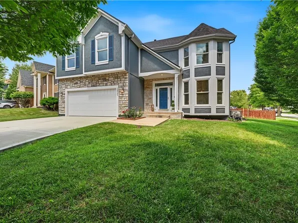15727 S Widmer St, Olathe, KS 66062