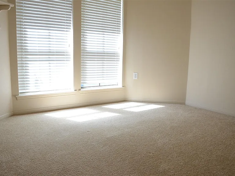 10807 Emery Dr — Photo 5