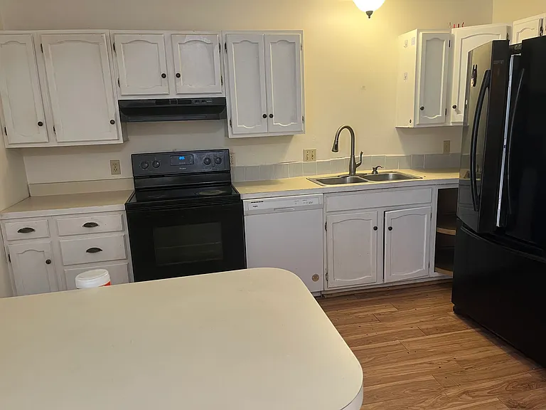 295 Oakwood Ave — Photo 3