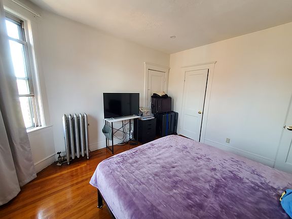 5th image of 11 Scottfield Rd APT 2