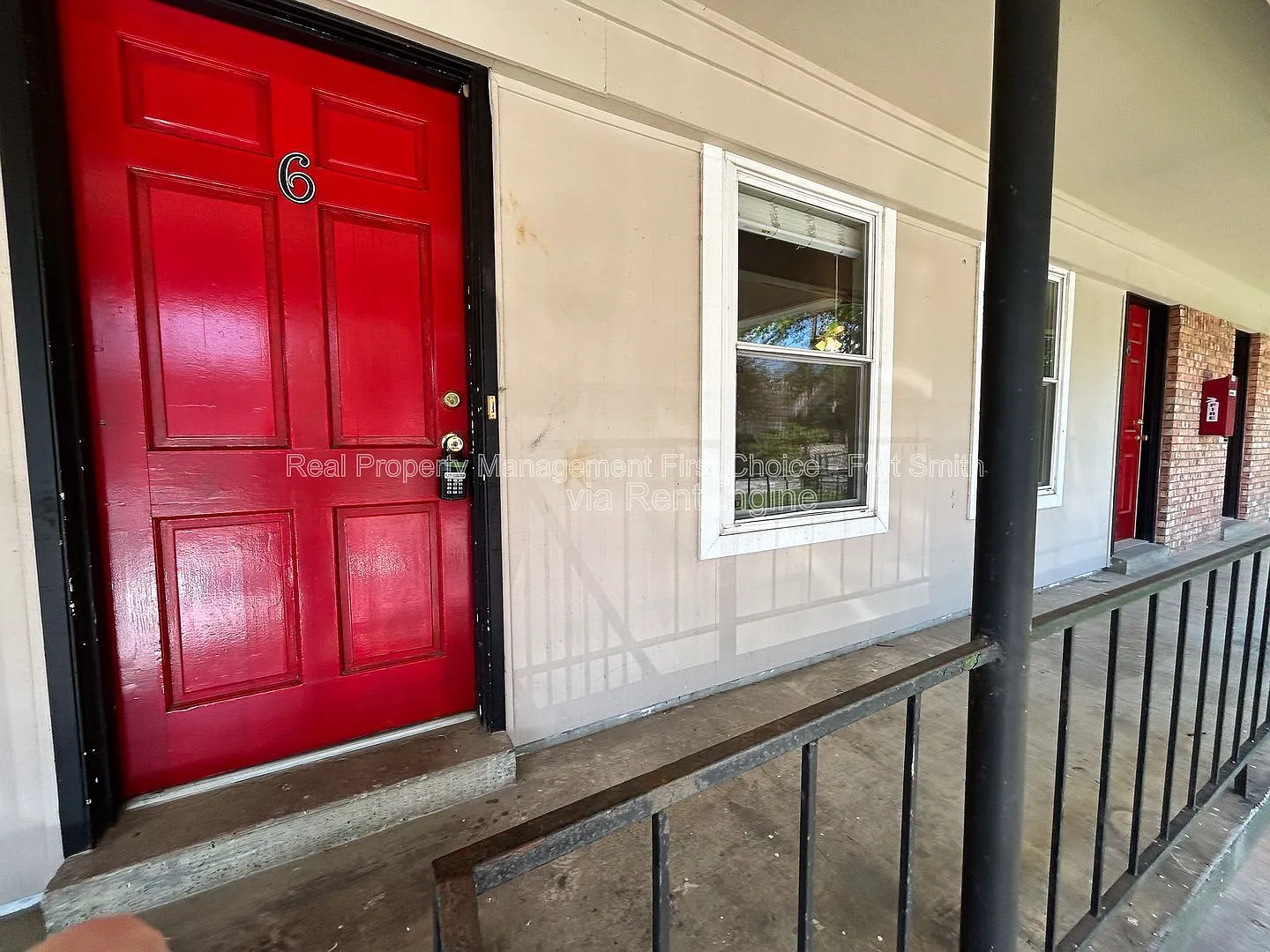 2 bed, 1.0 bath, 795 sqft, $560 — Photo 2