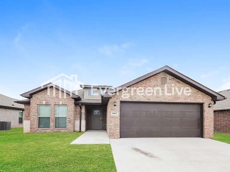 5907 NW Grant St — Photo 1