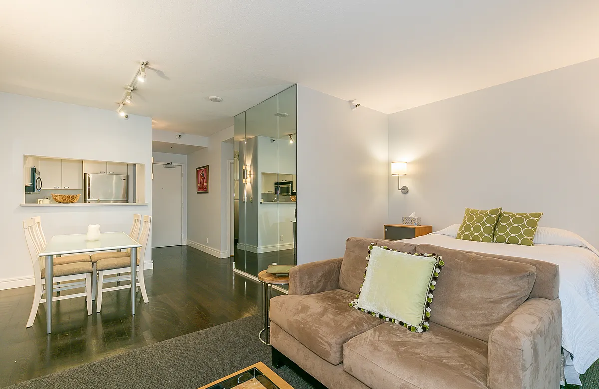 Studio, 550 sqft, $3,700 — Photo 4