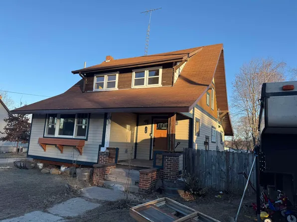 114 W Mill St, Poynette, WI 53955